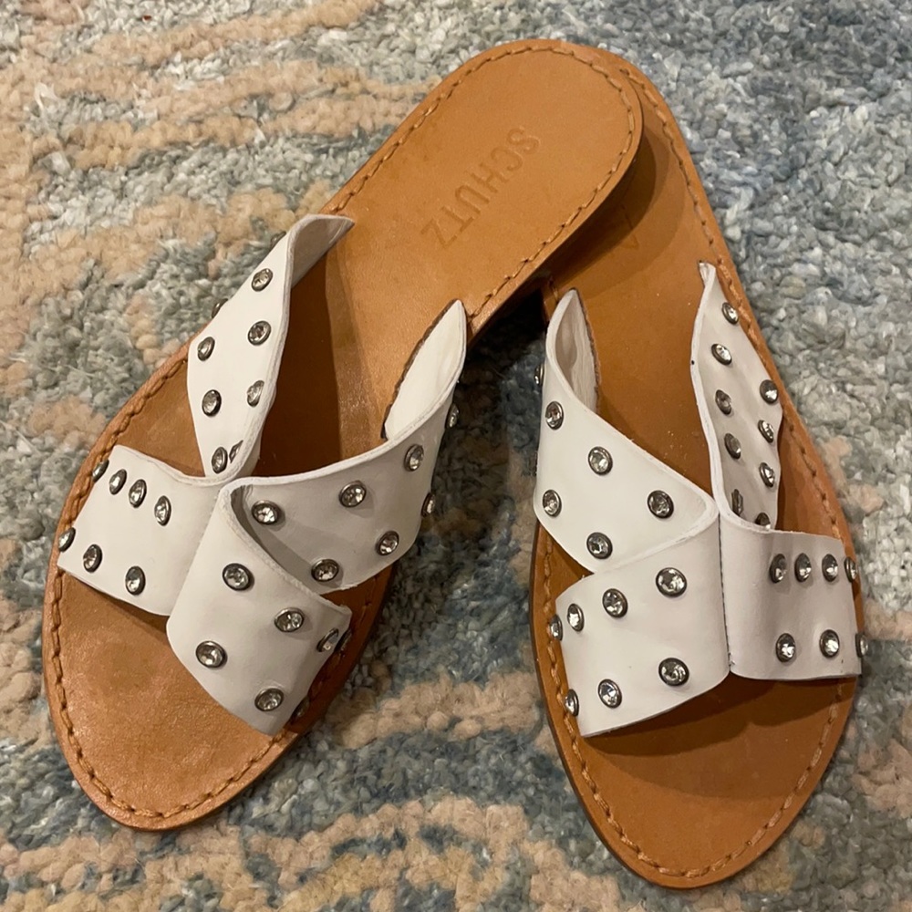Flat sandals